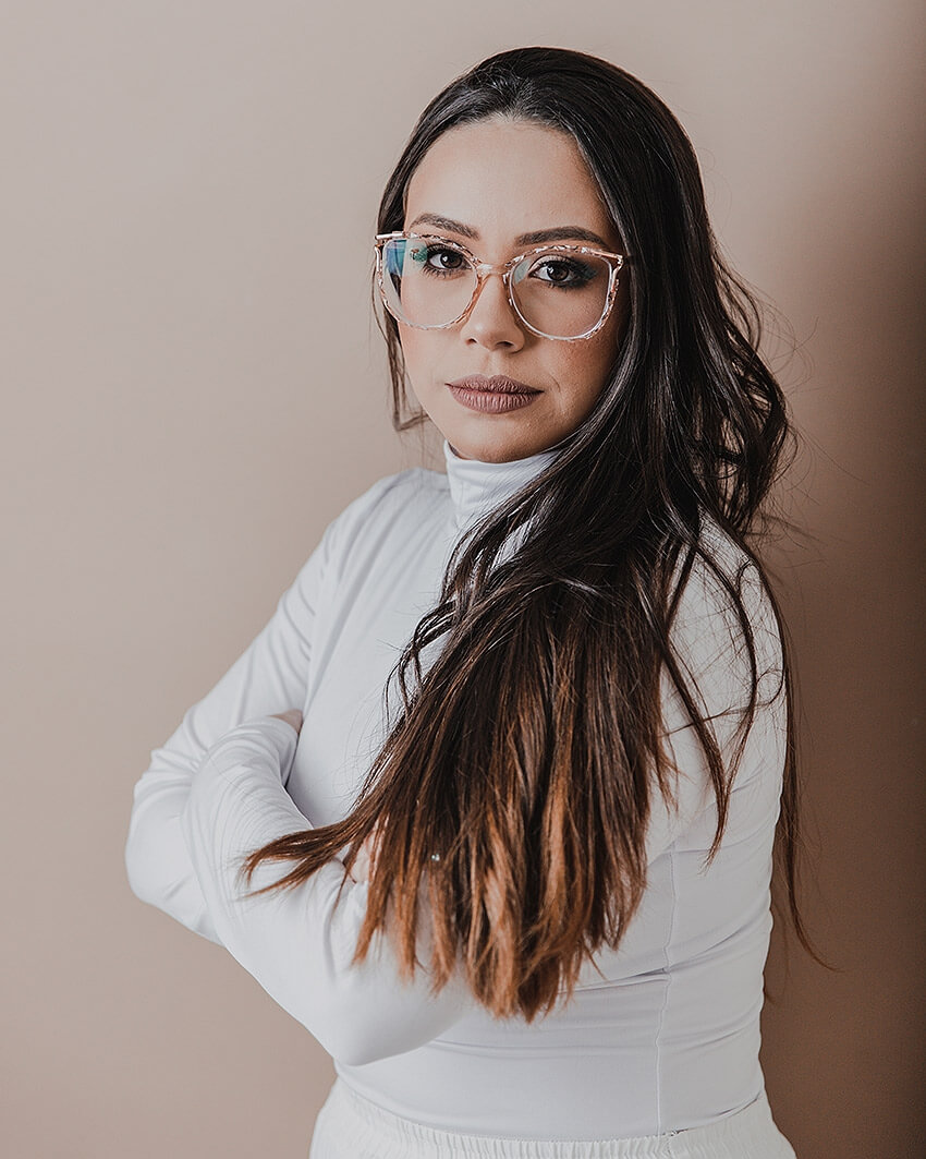 Ol&aacute; eu sou Yasmin, psic&oacute;loga formada em 2018&nbsp;e especista&nbsp;desde 2022 em Psicoterapia de Forma&ccedil;&atilde;o Psicanal&iacute;tica. Tenho 26&nbsp;anos de idade e desde que comecei a atuar na &aacute;rea tenho trabalhado com adultos, adolescentes e crian&ccedil;as&nbsp;que buscam uma maior compreens&atilde;o sobre si mesmos e suas rela&ccedil;&otilde;es. Acredito que cada indiv&iacute;duo &eacute; &uacute;nico e, portanto, ofere&ccedil;o um tratamento personalizado para cada um de meus pacientes, que pode ser presencial ou online.

Meu objetivo &eacute; ajud&aacute;-los a enfrentar seus desafios, compreender seus sentimentos e desenvolver habilidades para lidar com os conflitos de maneira saud&aacute;vel. Acredito que a psican&aacute;lise &eacute; uma ferramenta poderosa para o autoconhecimento e estou sempre me atualizando para oferecer o melhor atendimento aos meus pacientes.

Entre em contato para agendar uma consulta e juntos trabalharmos em prol de uma vida mais saud&aacute;vel e feliz.
&nbsp;

Yasmin Modesto de Souza